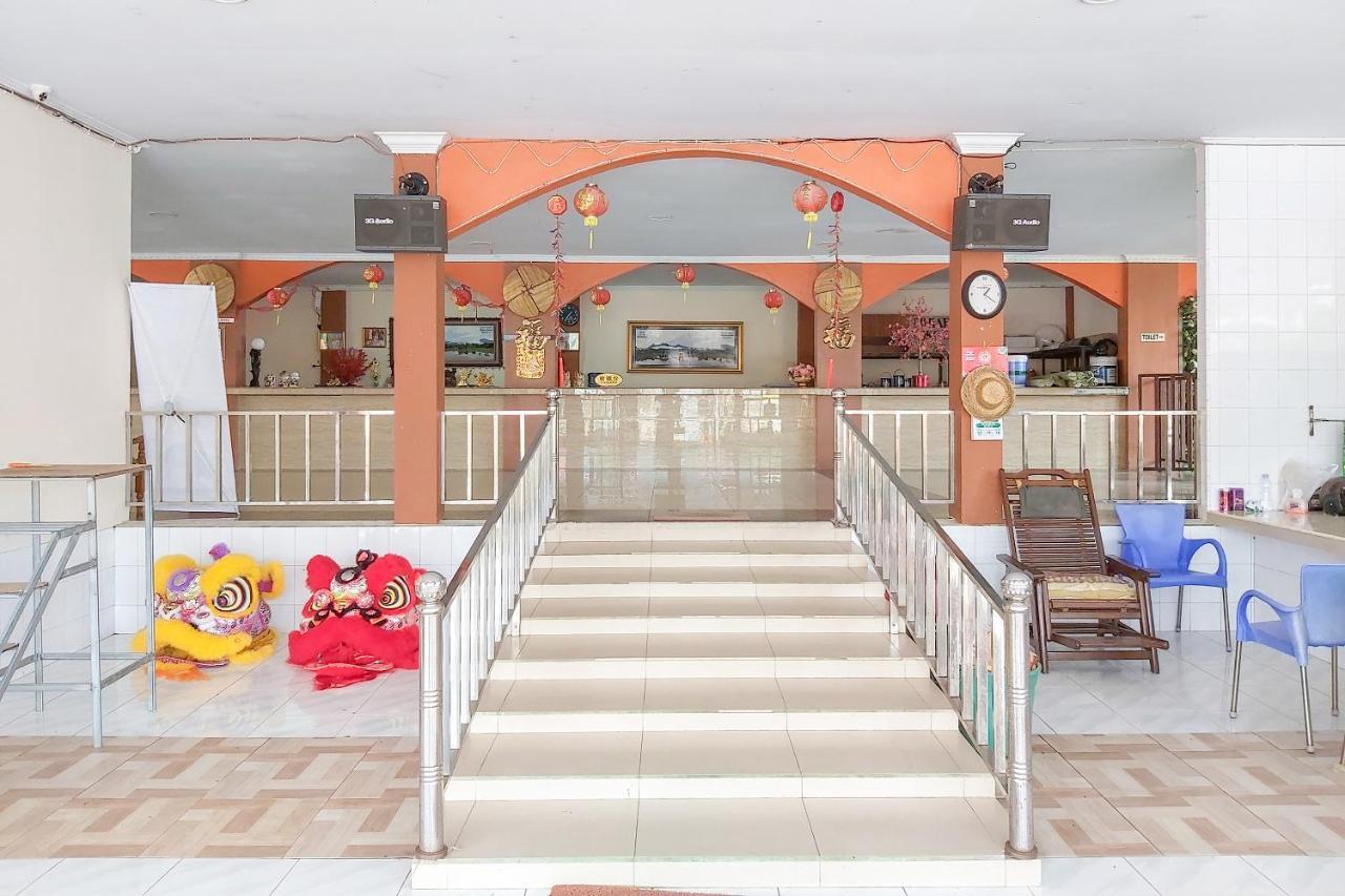 Oyo 3196 Hotel Taman Cinta Singkawang Exterior photo
