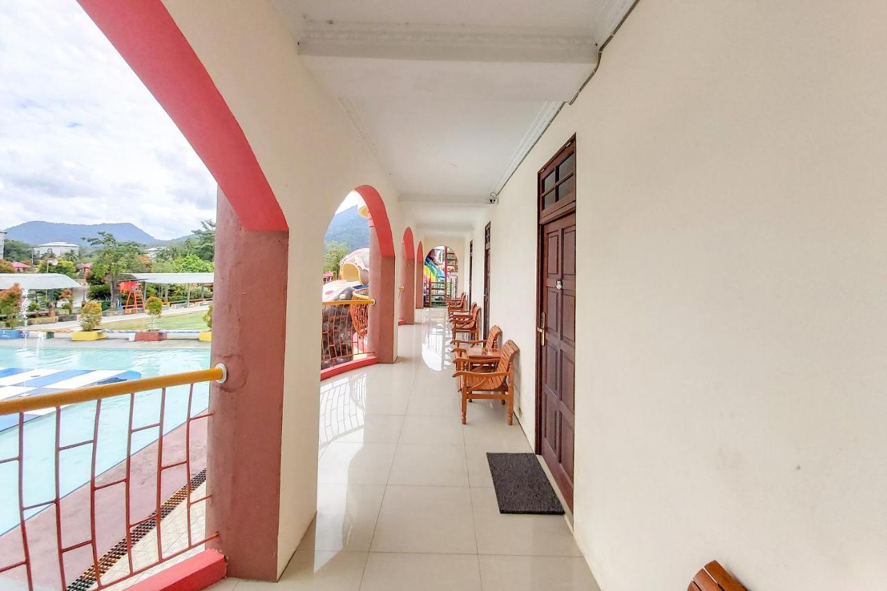 Oyo 3196 Hotel Taman Cinta Singkawang Exterior photo